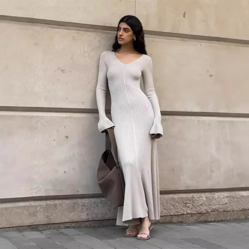 שמלת מקסי סרוגה צווארון V - אליסה