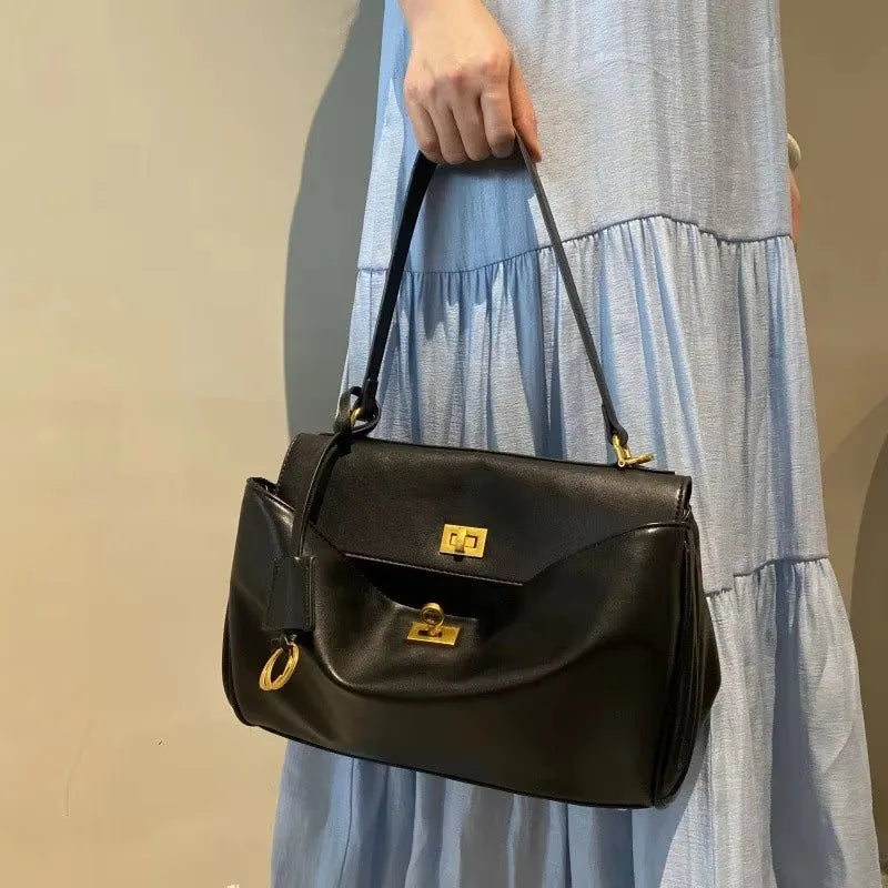Leather bag with luxury design