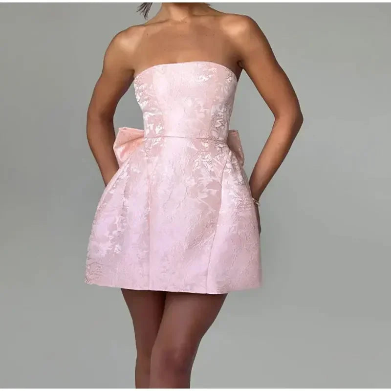 שמלת מיני סטרפלס בעיטור רקמת איורי פרחים ופפיון - חימנה