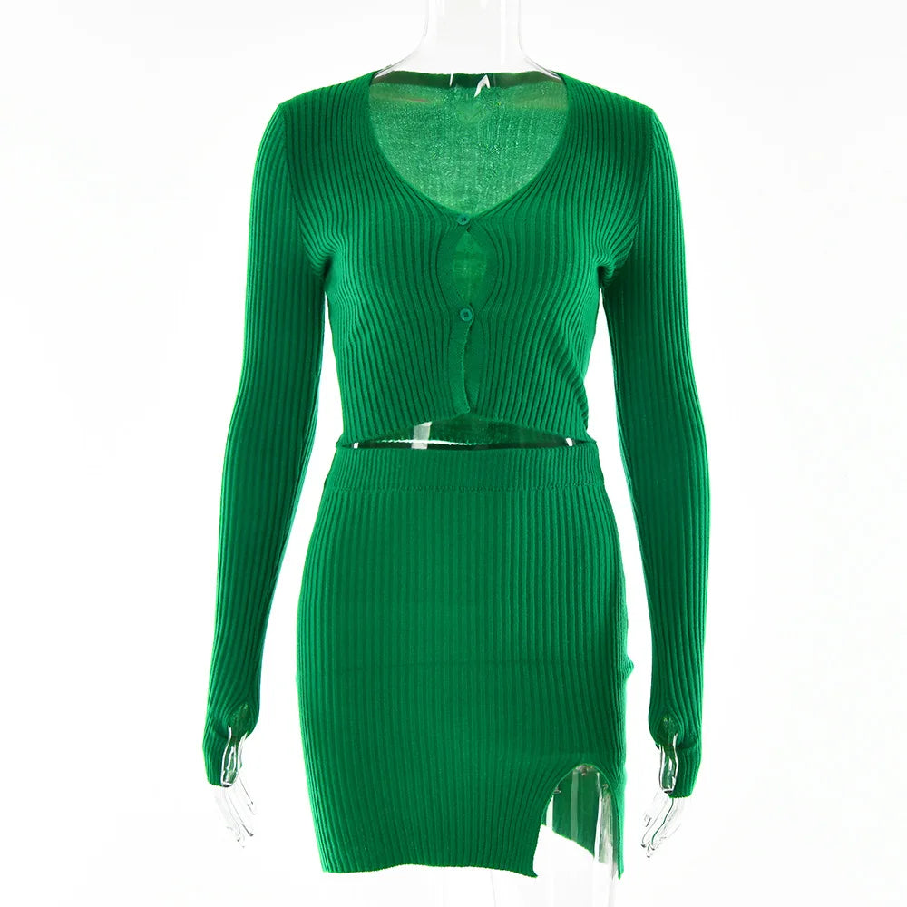 סט סרוג חצאית מיני וחולצת סגירת כפתורים - כרמי