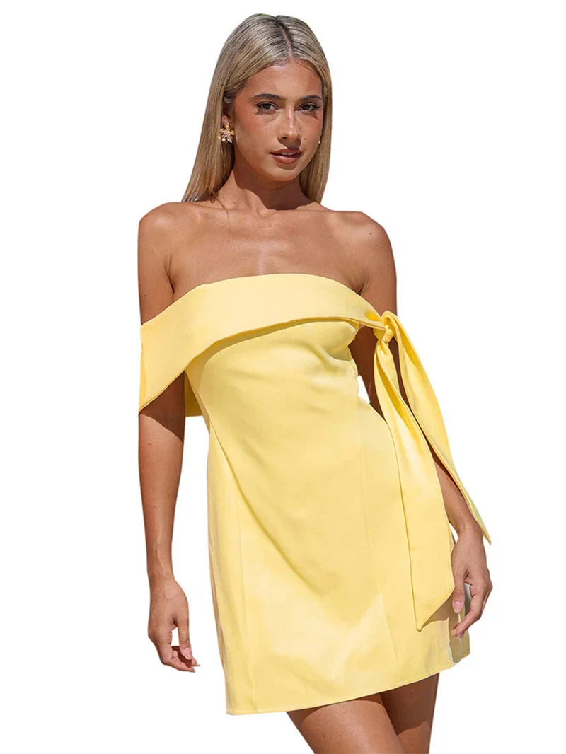 שמלת מיני בגזרת A כתפיים חשופות בעיטור קשירה - שלי