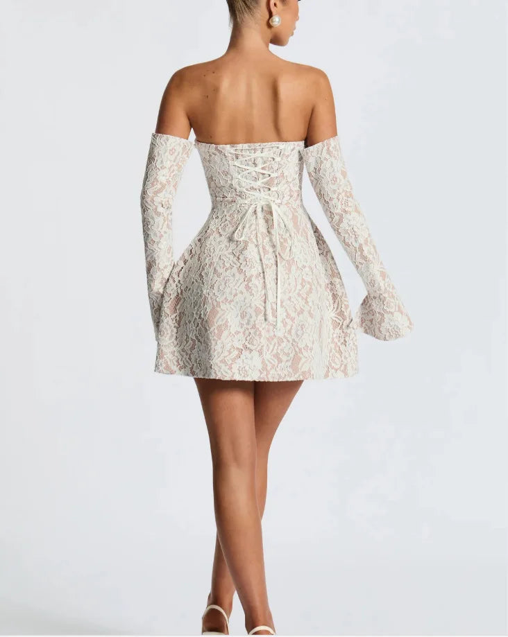 שמלת מיני תחרה בגזרת A בעיטור שרוולים תואמים - אן