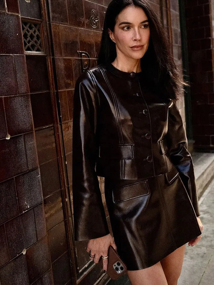 סט שני חלקים חצאית מיני ובלייזר עור - בלייק