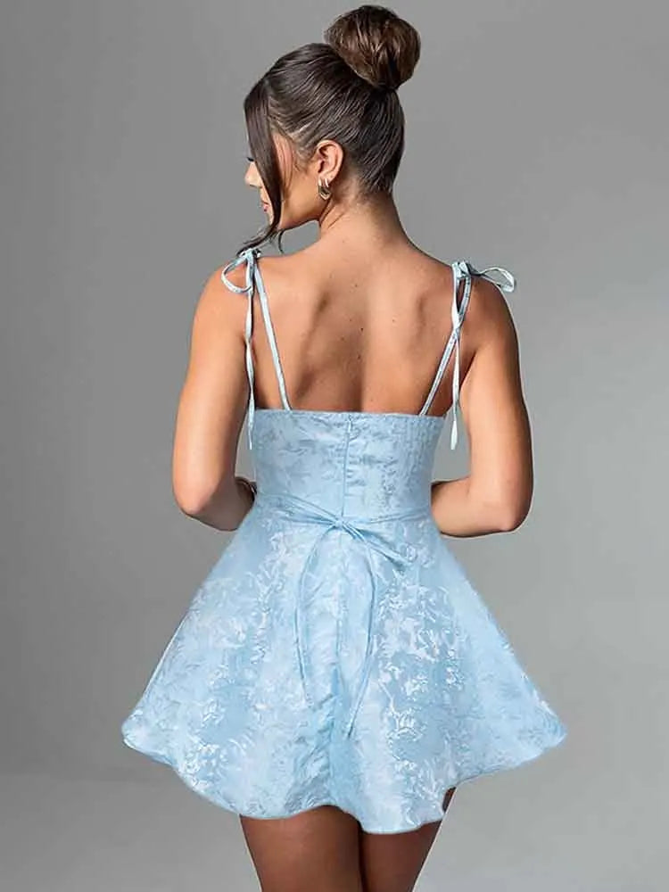 שמלת מיני בגזרת A קשירה בכתפיות בעיטור רקמת איורי פרחים - Marisol