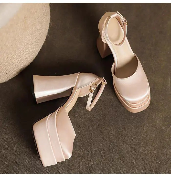 נעלי עקב סגורות בד משי - סאן