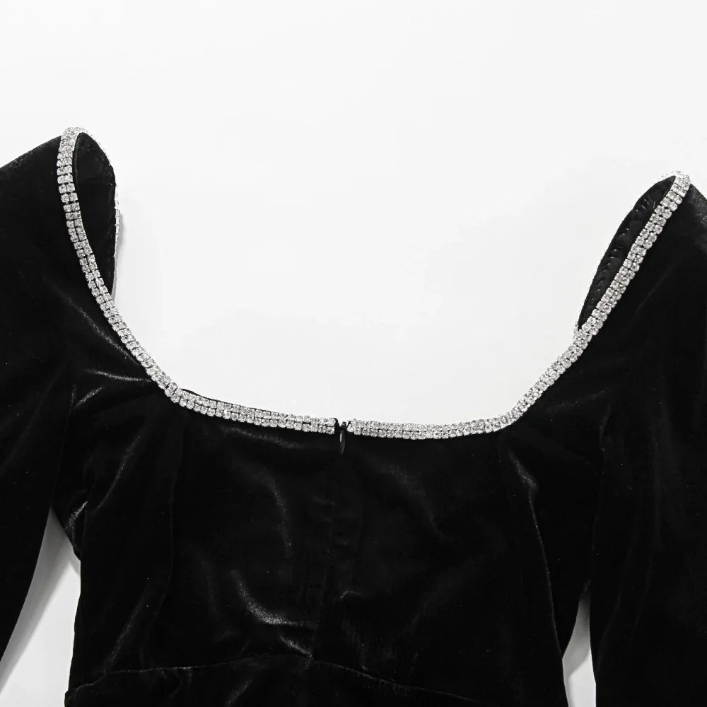 שמלת מיני קטיפה מחשוף V  עמוק בעיטור יהלומים - SANA