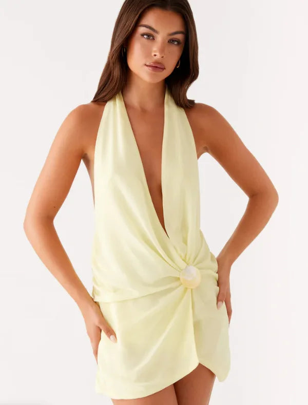 שמלת מיני קשירה בצוואר גב פתוח בעיטור צדפה - מייז