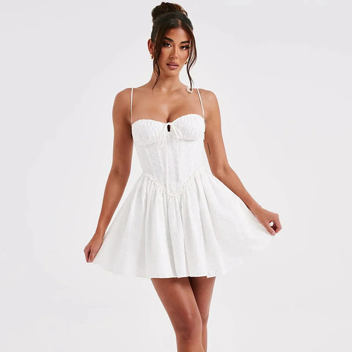 שמלת מיני בגזרת A בעיטור רקמה קשירה בכתפיות - GAYA