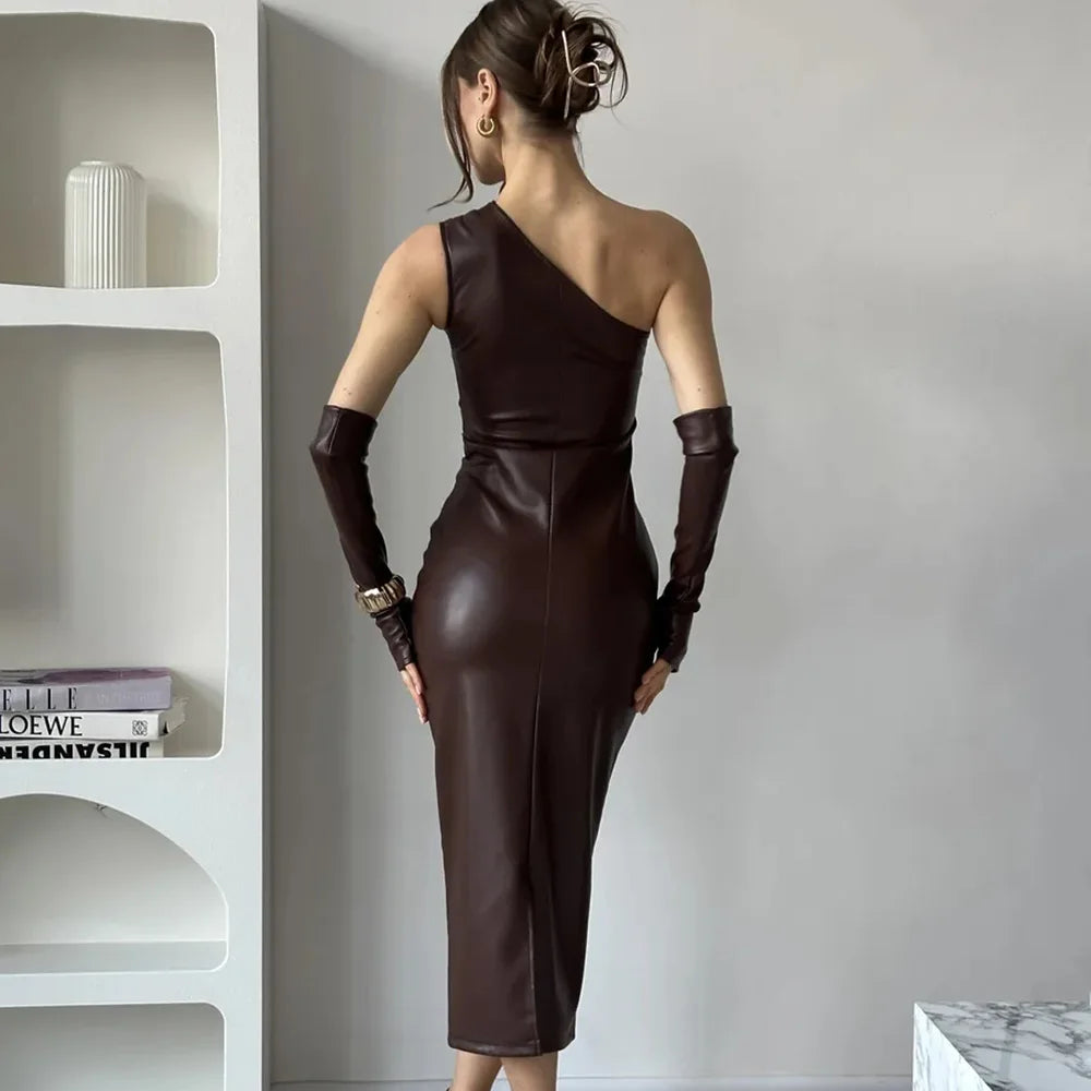 שמלת מקסי דמוי עור כתפיה אחת בעיטור כפפות - Thea