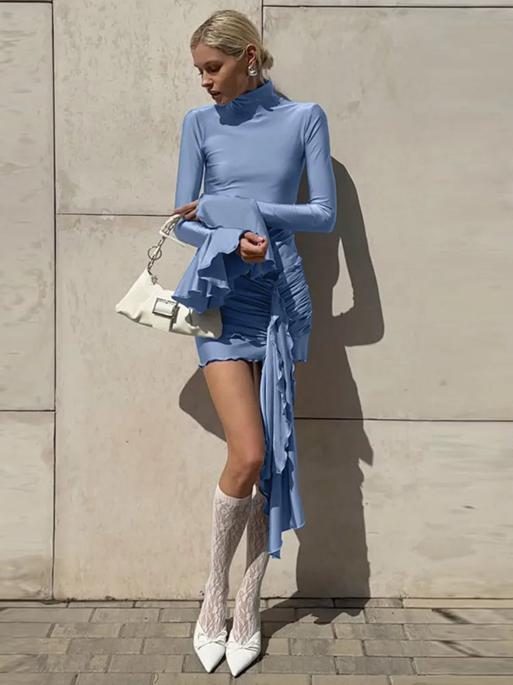 שמלת מיני צווארון גולף שרוולי פעמון בעיטור שובל - ג'נה