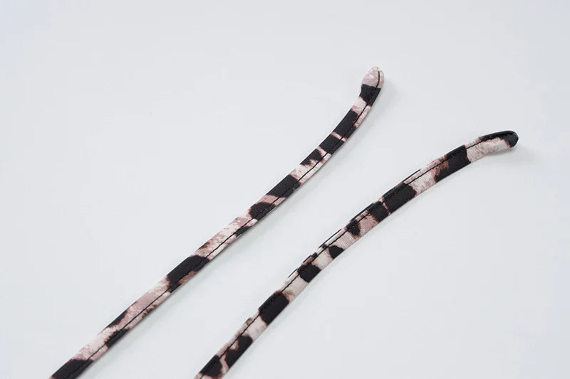 סט שני חלקים מנומר חצאית מיני וטופ קשירה בצוואר בעיטור תחרה - NALA