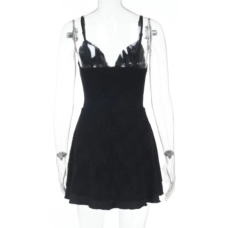 שמלת מיני תחרה סגירת סיכות בגזרת A - Amaris