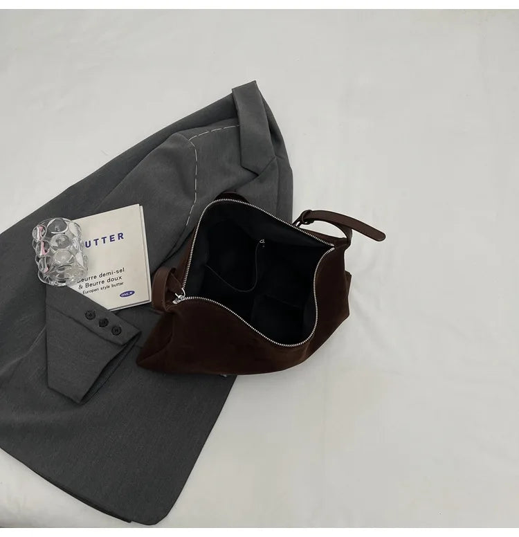 Suede bag with classic design