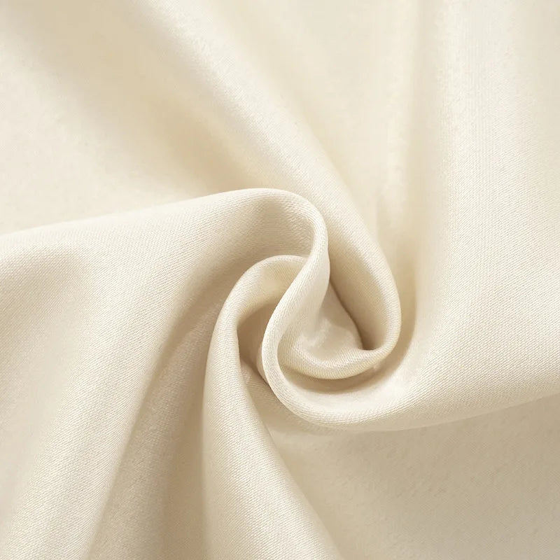 שמלת מיני סאטן מחשוף V בעיטור צעיף תואם - קרינה