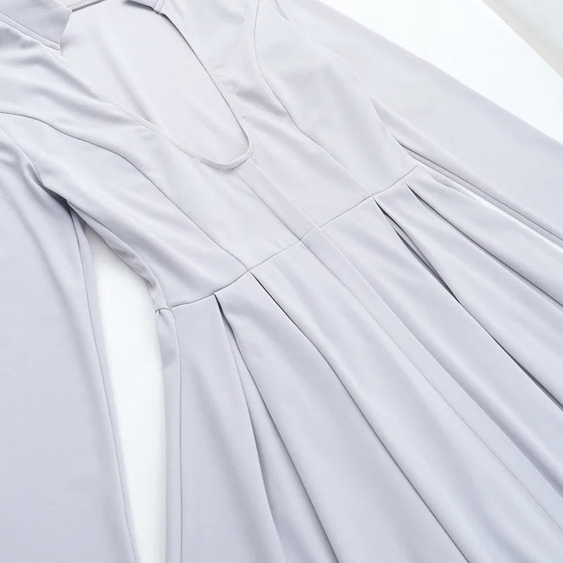 שמלת מיני מחויטת בגזרת A בעיצוב מחשוף - נעמי