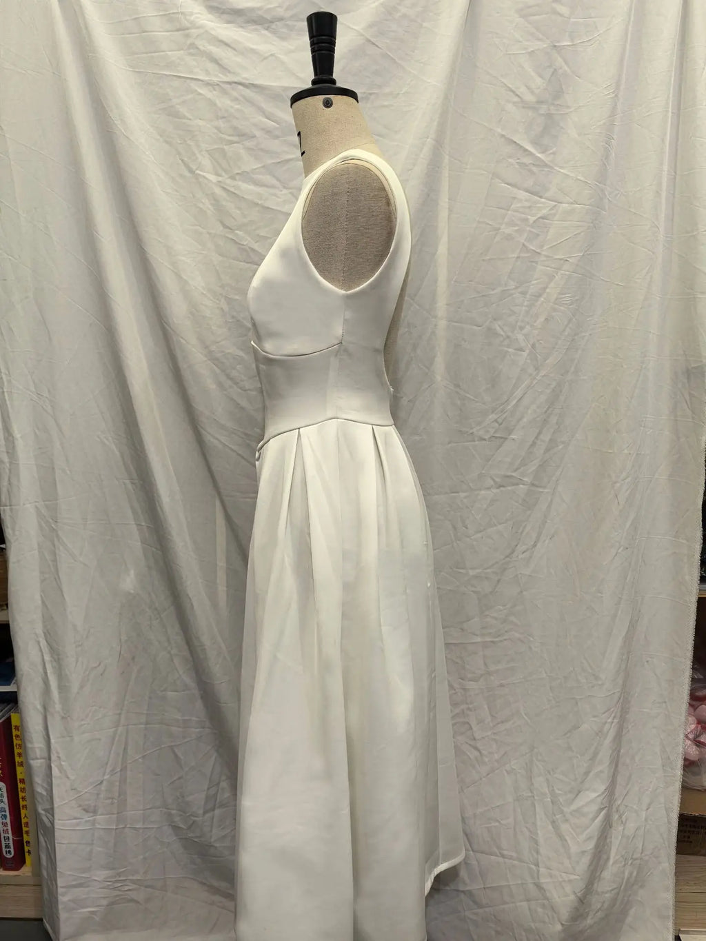 שמלת מידי קלאסית בגזרת A גב פתוח - אלאיה