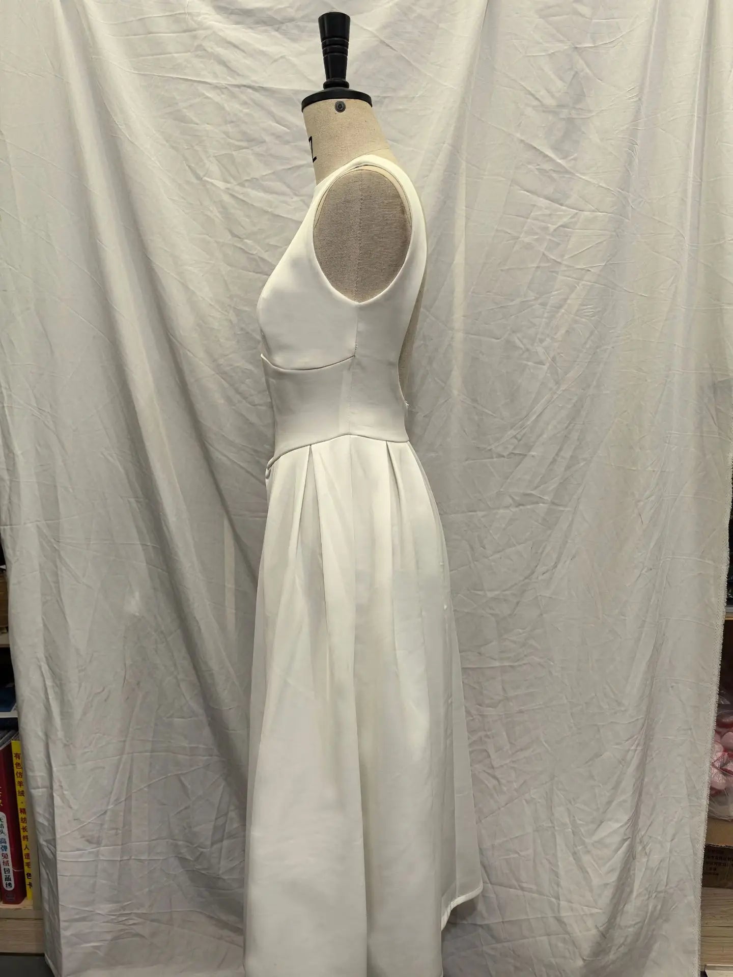 שמלת מידי קלאסית בגזרת A גב פתוח - אלאיה