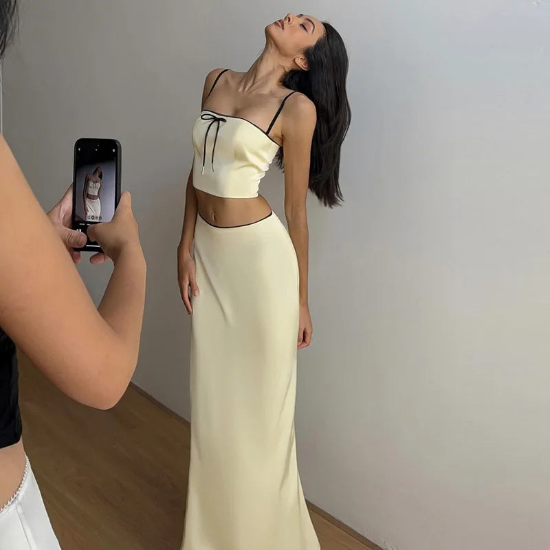 סט סאטן אלגנטי חצאית מקסי וטופ בעיטור פפיון ותחרה - ביאנקה