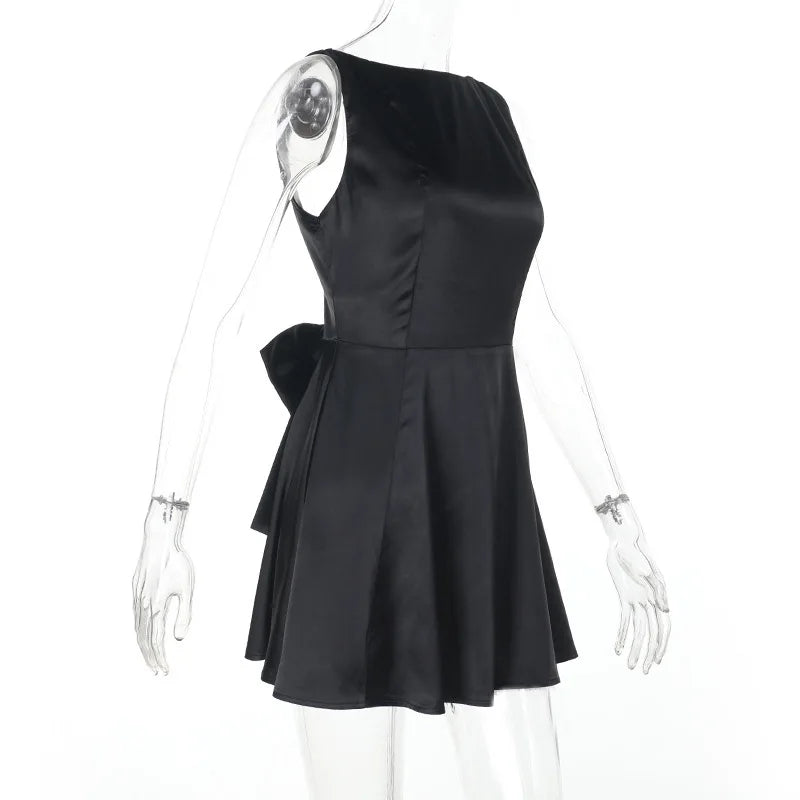 שמלת מיני משי סאטן בגזרת A גב פתוח בעיטור פפיון - ELLIE