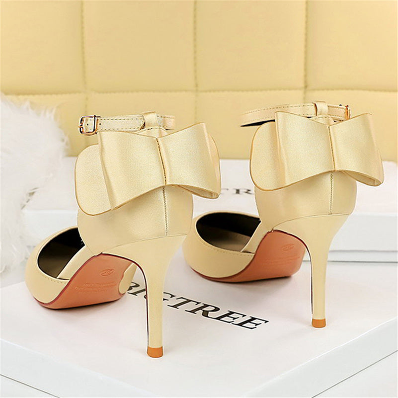 נעלי עקב שפיץ בד משי בעיטור פפיון - BIANCA