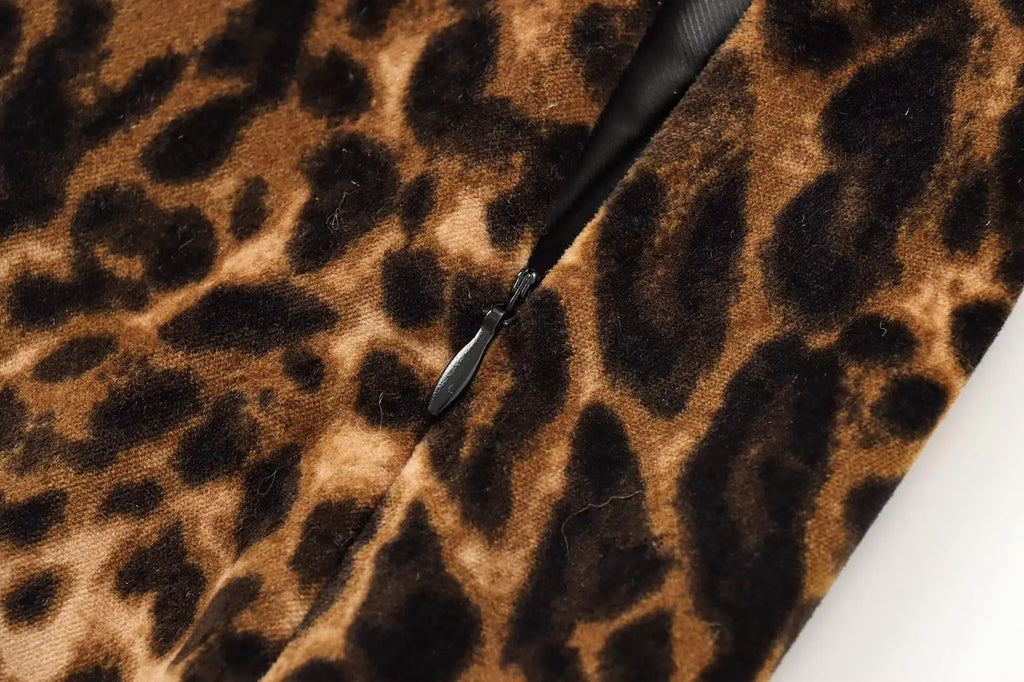 חליפת שני חלקים מחויטת מנומרת חצאית מיני ובלייזר - TAY