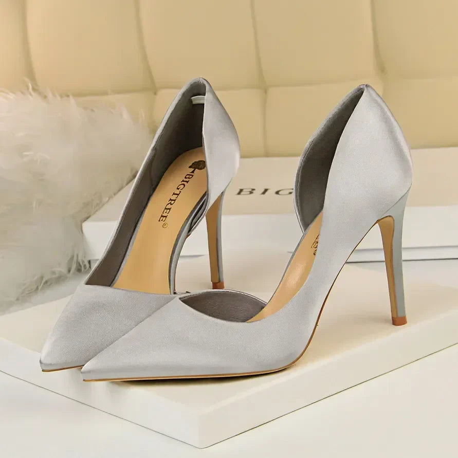 נעלי עקב משי סאטן שפיץ בעיצוב צד פתוח - רויה