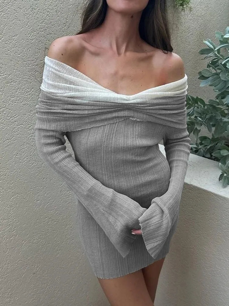 שמלת מיני סרוגה כתפיים חשופות בעיצוב כיווצים שרוולי פעמון - בל