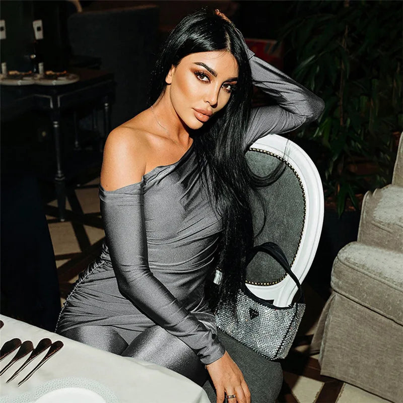 חליפת ערב שני חלקים צמודה מחטבת בד מבריק מכנס צמוד וחולצת כתף חשופה - קימברלי