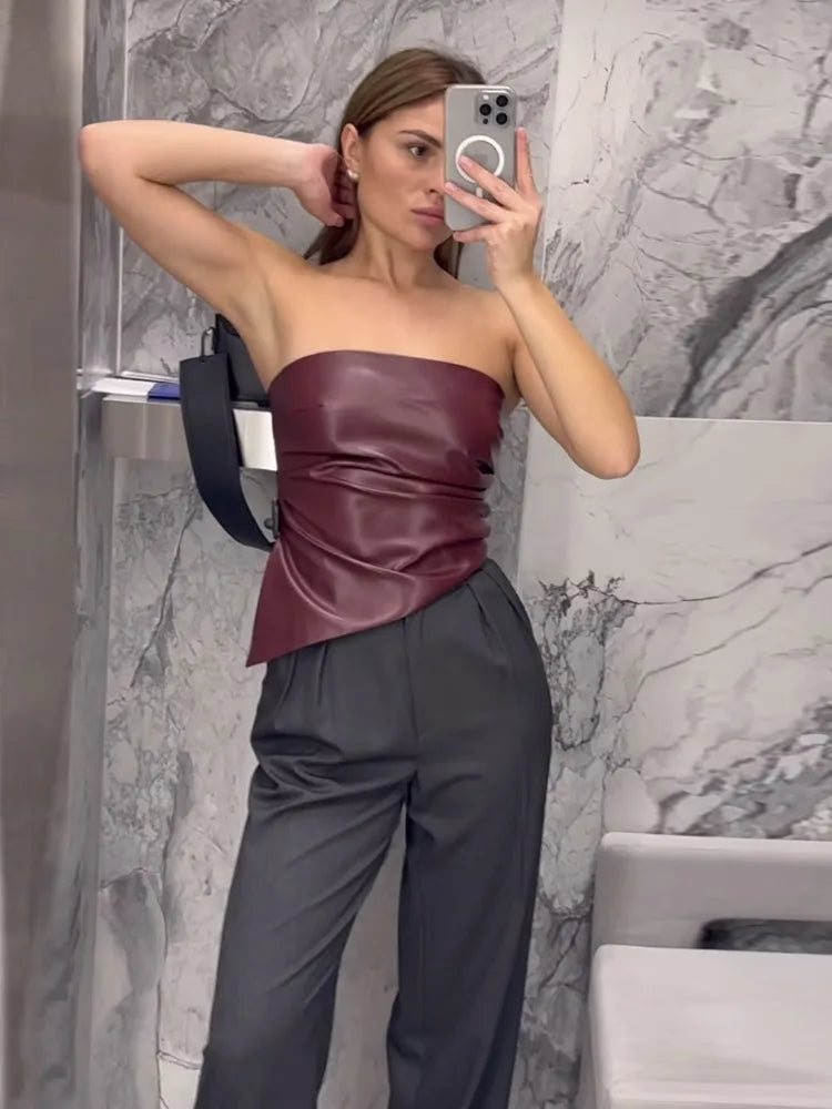 טופ סטרפלס דמוי עור בעיצוב אסימטרי - Jennifer