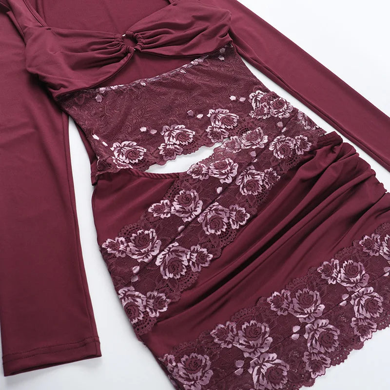 שמלת מיני צמודה בעיטור פתחים ותחרה - מיקה