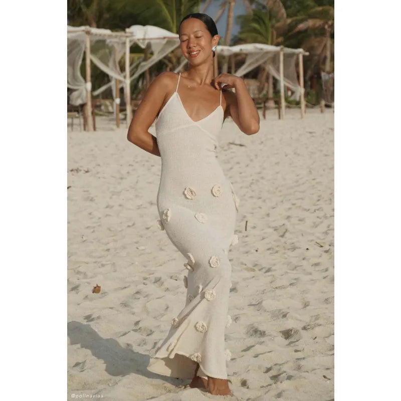 שמלת מקסי סרוגה בעיטור אפליקציות פרחים בעיצוב קשירה בגב פתוח - Malaya