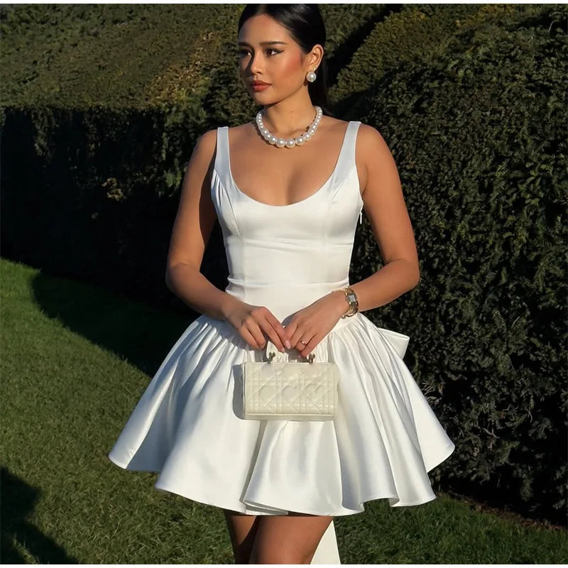 שמלת מיני סאטן גב פתוח בעיטור פפיון  - Reese