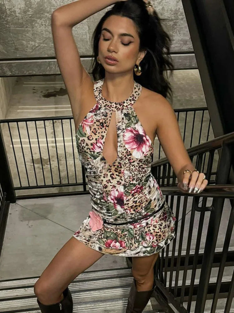 שמלת מיני קולר בהדפס מנומר בעיטור פרחים גב פתוח - צ'ילי