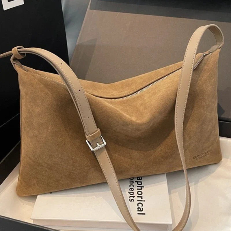 Suede bag with classic design