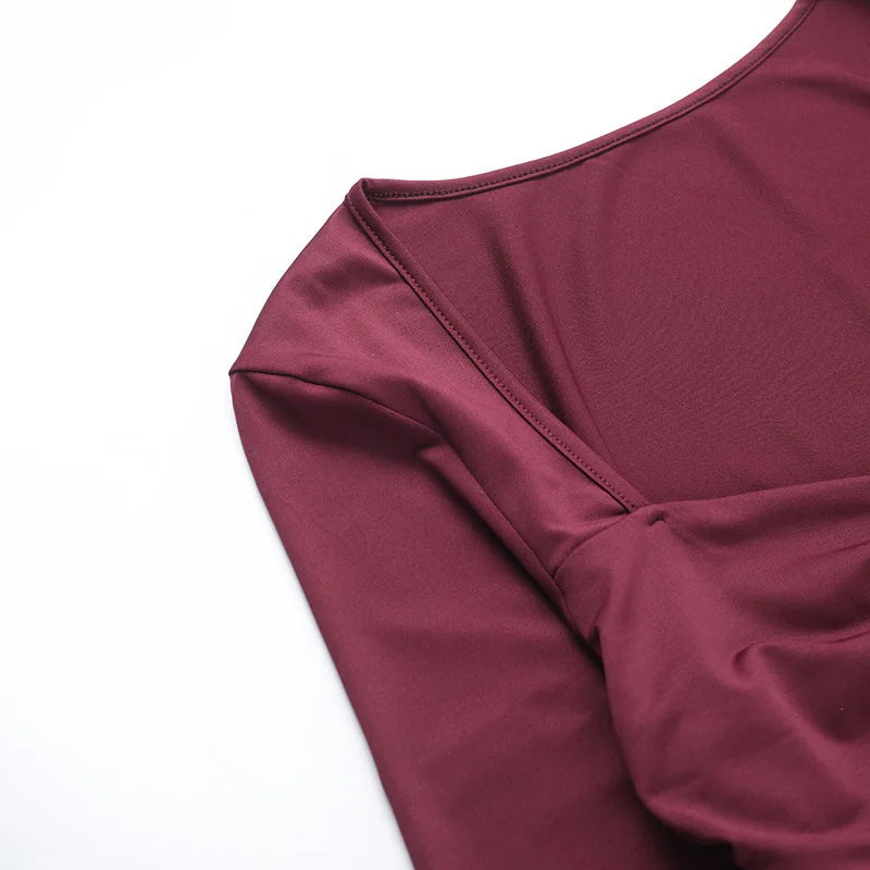 שמלת מיני צמודה בעיטור פתחים ותחרה - מיקה