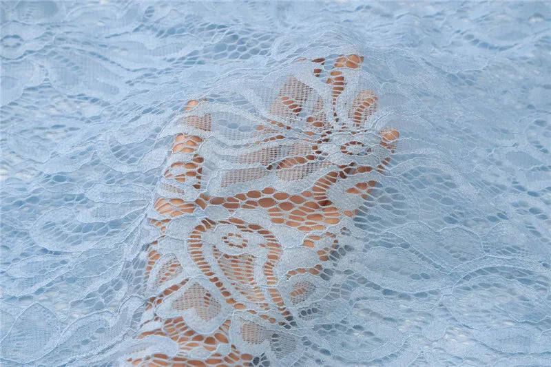 שמלת מקסי כיווצים בעיצוב גב פתוח ומחשוף עמוק בעיטור תחרה ושובל - מריאל