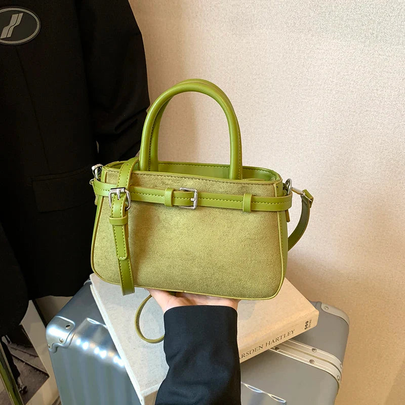 Suede bag with retro design + accessories