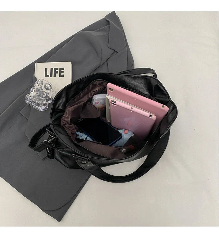 Retro design faux leather bag