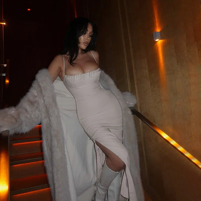 שמלת מידי בד מחטב בעיטור חרוזים בעיצוב שסע - ברברה