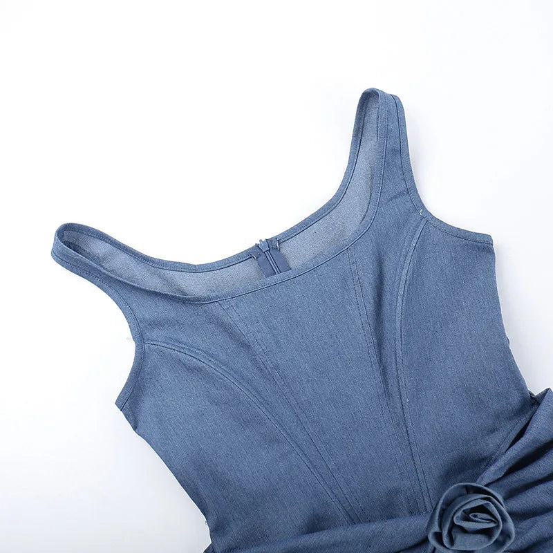 שמלת מיני ג'ינס בעיצוב מחוך בעיטור פרח - פריאל