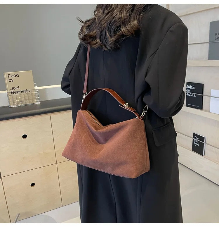 Suede bag with classic design
