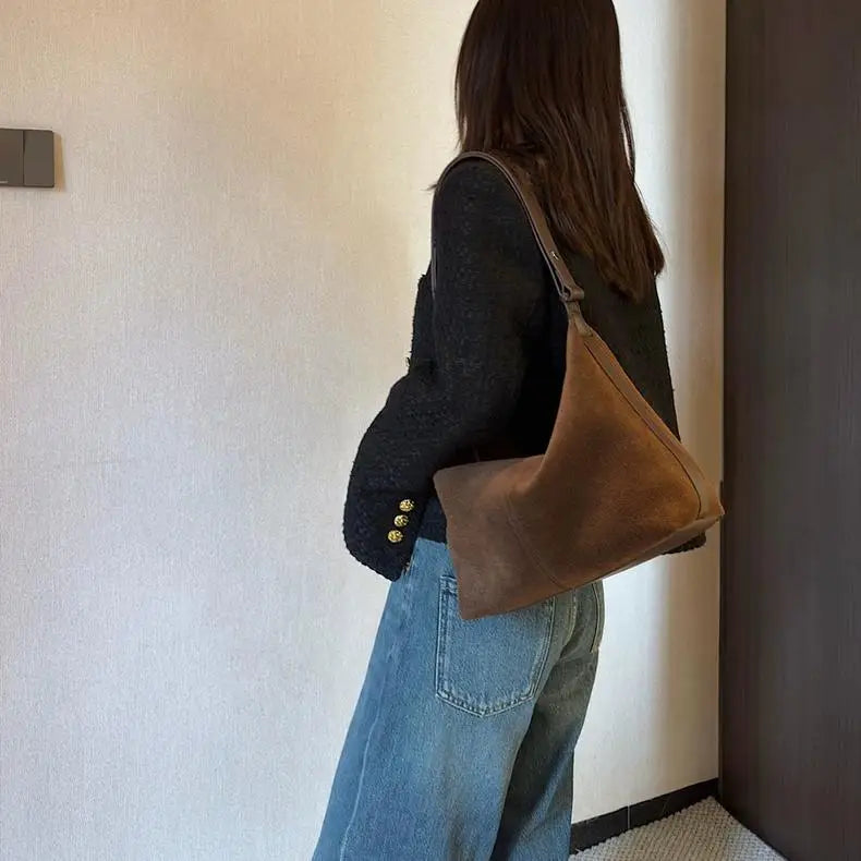 Suede bag with classic design