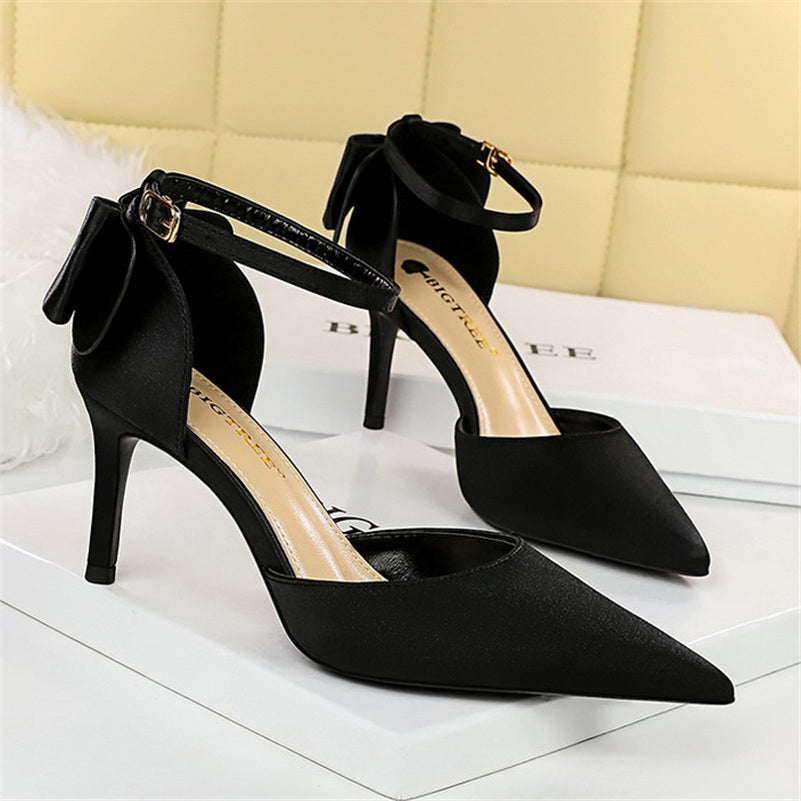 נעלי עקב שפיץ בד משי בעיטור פפיון - BIANCA