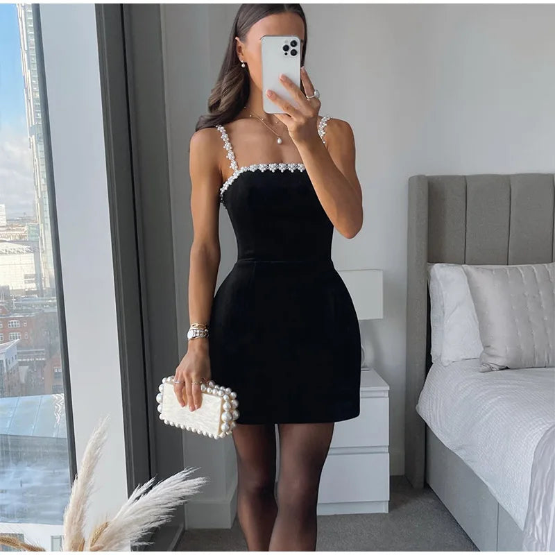 שמלת מיני קטיפה בעיטור פנינים - Vera