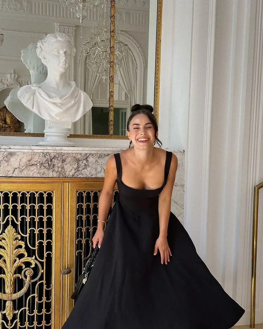 שמלת מידי סאטן בגזרת A - Violette