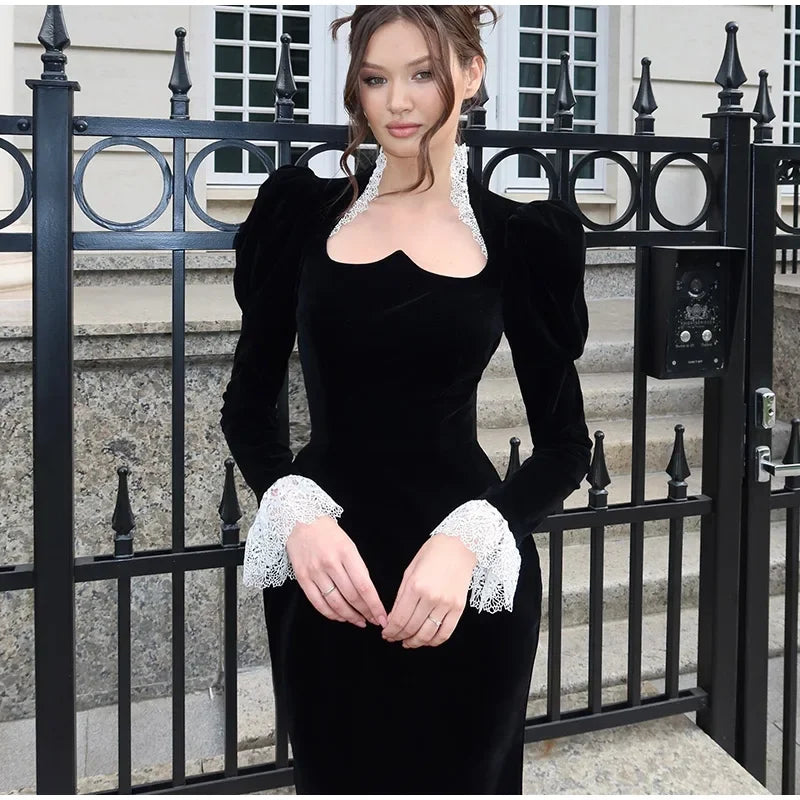 שמלת מקסי קטיפה בעיטור תחרה  - Saylor