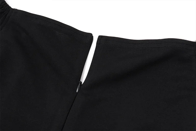 שמלת מיני בגזרת A כתפיים חשופות מחשוף V - AMOR