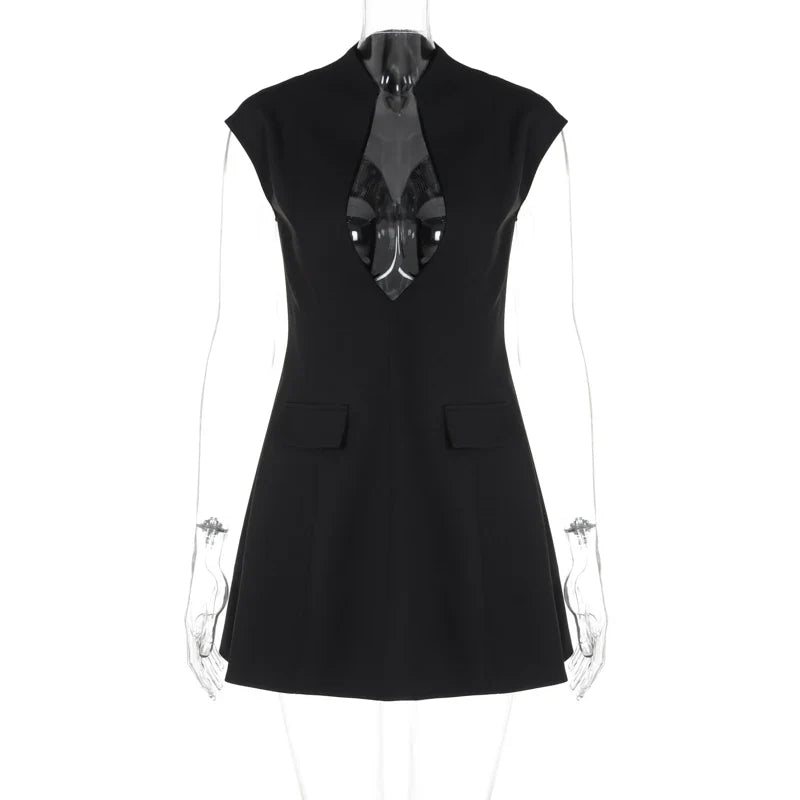 שמלת מיני בגזרת A בעיטור כיסים ומחשוף עמוק - ניני