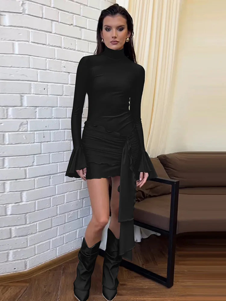 שמלת מיני צווארון גולף שרוולי פעמון בעיטור שובל - ג'נה