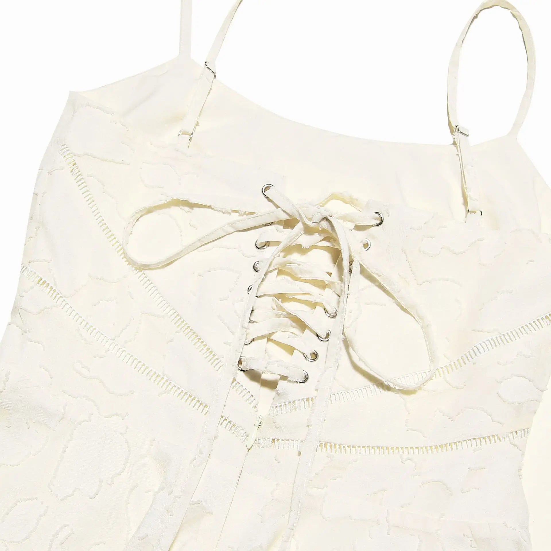 שמלת מיני שיפון בגזרת A בעיטור רקמת איורי פרחים בעיצוב קשירה בגב להצמדה במותן - Allyson